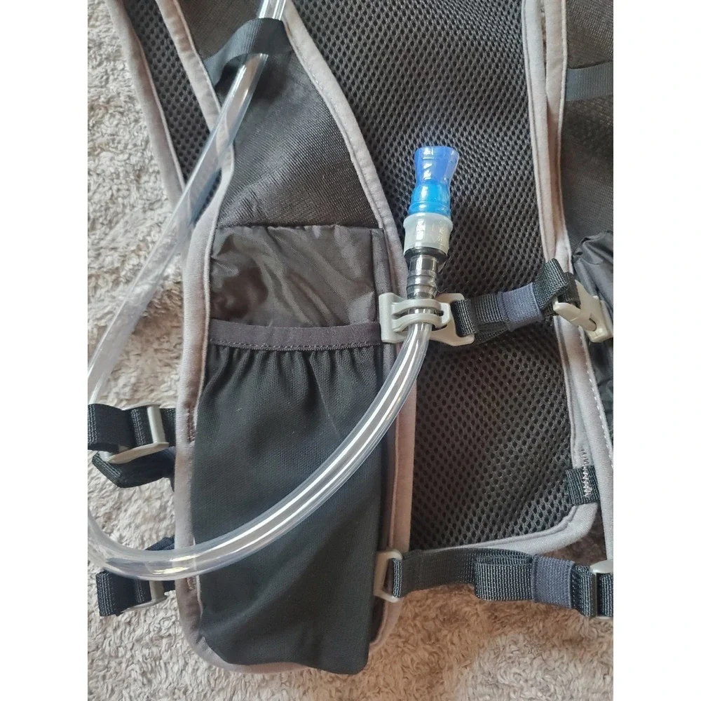 NATHAN Sports Black 1.5L Bladder Hydration Pack Hiking Backpack